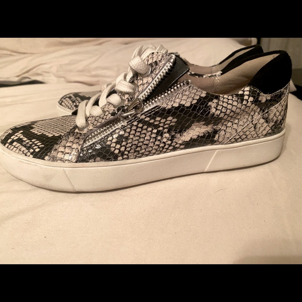Naturalizer “Macayla” tennis shoes, size 6.5 (Womens). Worn once